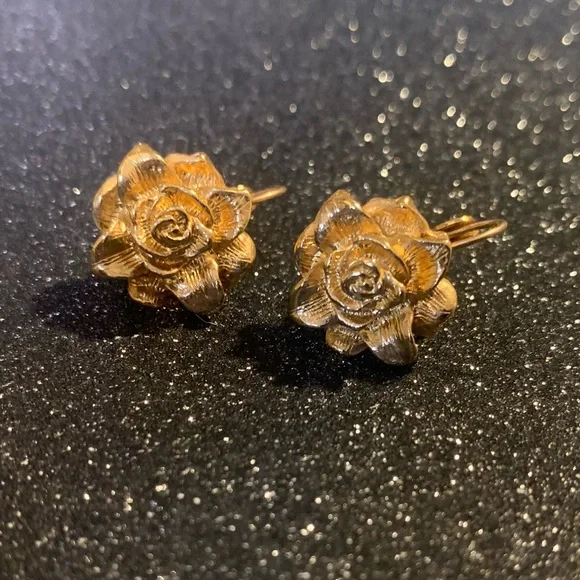 AVON gold earrings. Rose mold shape. - Picture 1 of 6